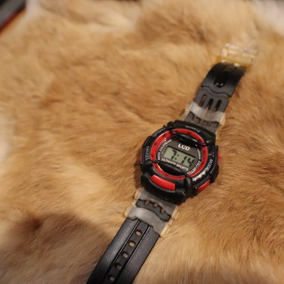 LCD Digital Watch - Picture 2 of 6